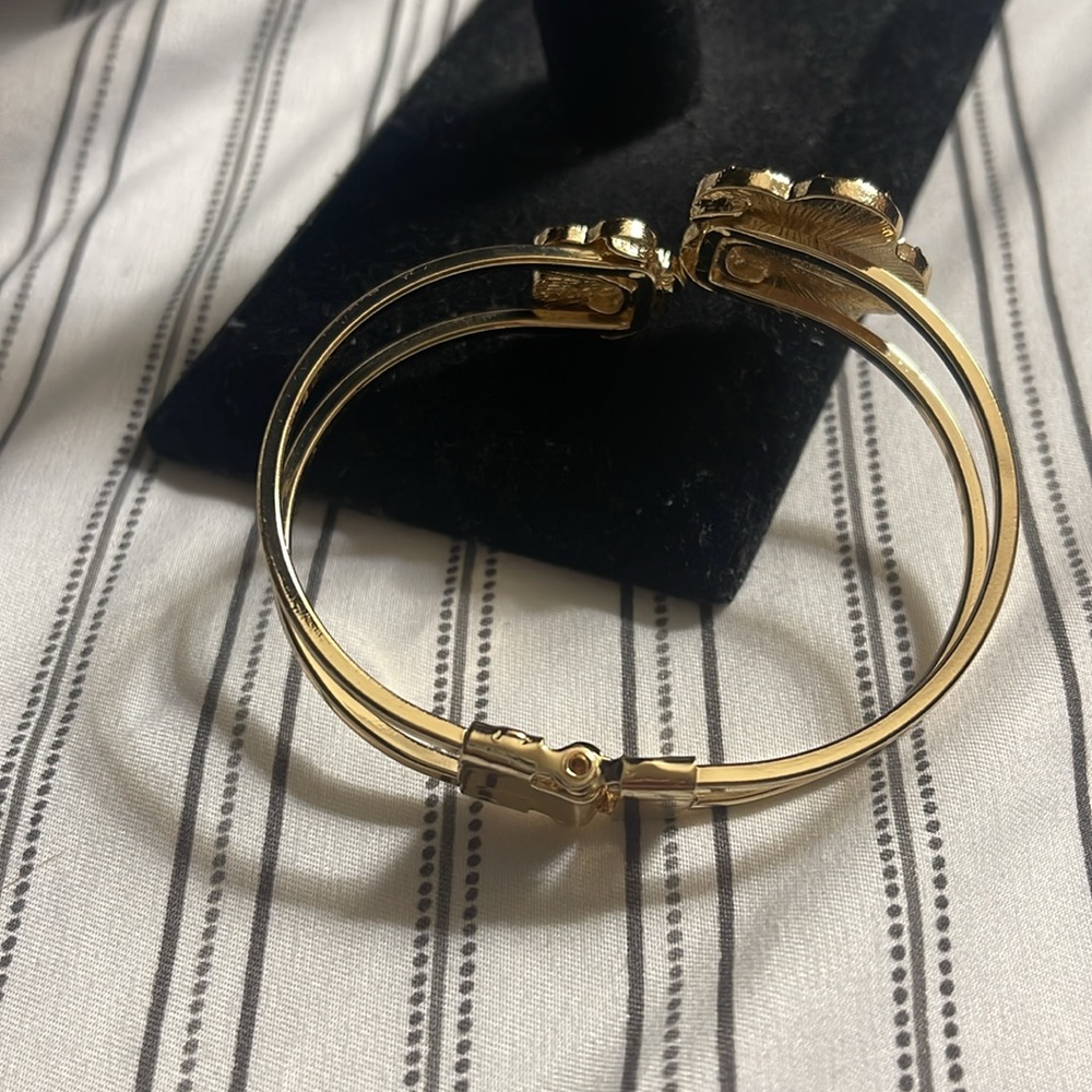 Flower bracelet - Picture 3 of 3